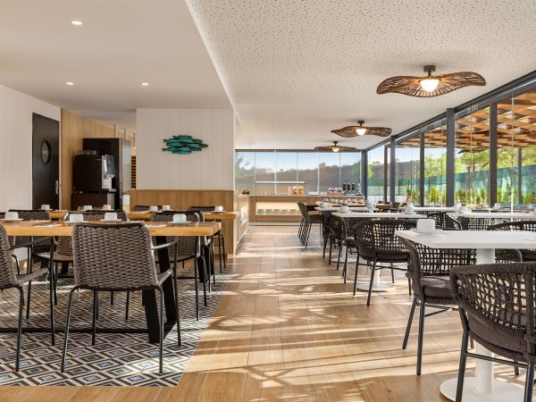 hotel breakfast buffet in Alvor